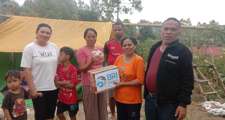 Dok. BRI peduli menyerahkan bantuan kepada masyarakat terdampak gempa bumi di flores Dok. BRI peduli menyerahkan bantuan kepada masyarakat terdampak gempa bumi di flores
