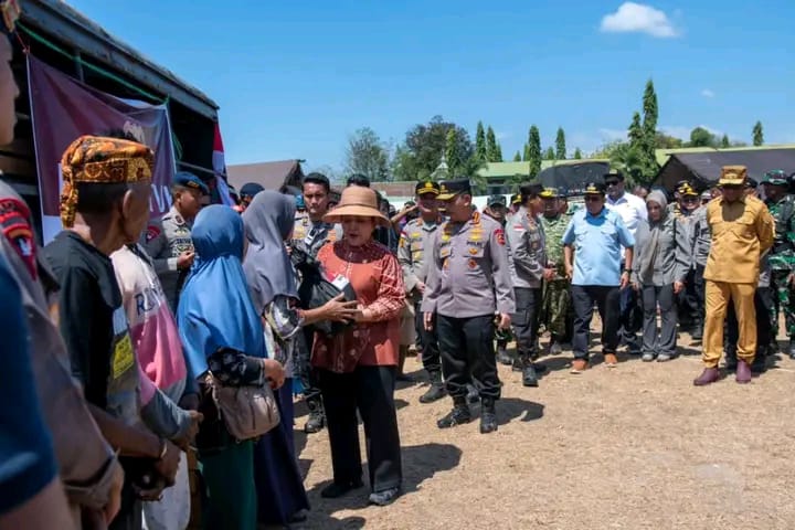 Tinjau Kondisi Masyarakat Terdampak Gempa di Manggarai Timur, Gubernur NTT: Keselamatan Masyarakat Adalah Prioritas Utama