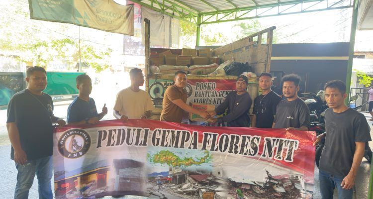 Organisasi Flores Nusa Bungah (FNB) Jakarta Peduli Gempa Flores mengirim bantuan sembako 2,5 Ton