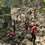 Mahasiswa KKN UMK Bersama Warga Desa Inelika Restorasi Talang Air Demi Kelancaran Irigasi Sawah