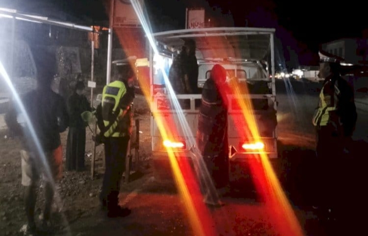 Sapa Pengendara Pada Malam Hari, Satlantas Polres Manggarai Hadir Beri Rasa Aman dan Nyaman