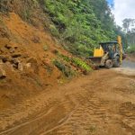 IMG_20260820_090444 Terdampak Bencana Gempa, Dinas PUPR Manggarai, Bersihkan Material Longsor di Jalan Ruteng-Golo Cala