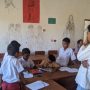 Di Bawah Gambar Sang Proklamator, Anak-anak Bondo Boghila Menanti Cahaya