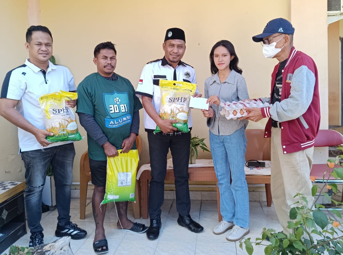 IPF dan Alumni ’81 SMA 30 Jakarta Salurkan Bantuan untuk Mahasiswa Flores Terdampak Gempa