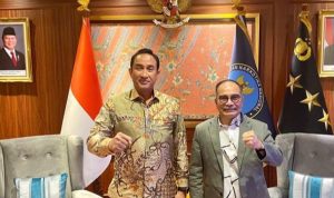Penulis: Firman Jaya Daeli bersama Suyudi Ario Seto, Kapolri baru