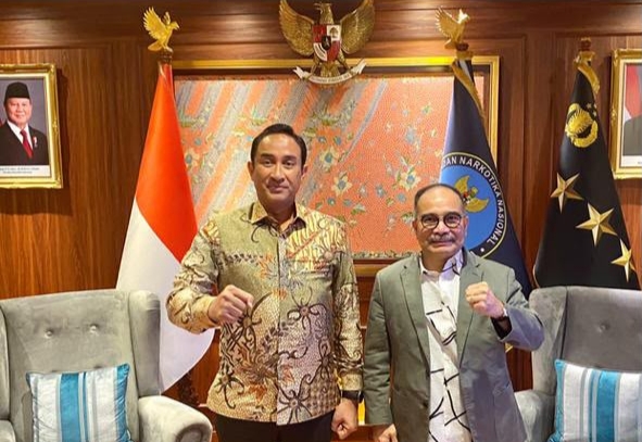 Penulis: Firman Jaya Daeli bersama Suyudi Ario Seto, Kapolri baru